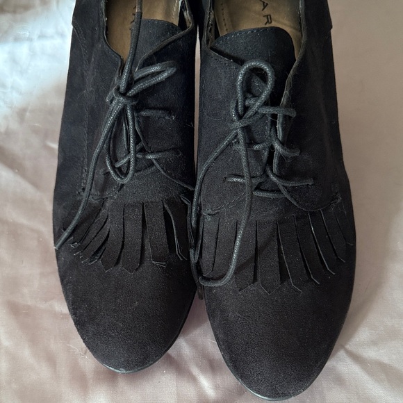 TAHARI Kiltie Women's Lace-Up Heels - Picture 6 of 8